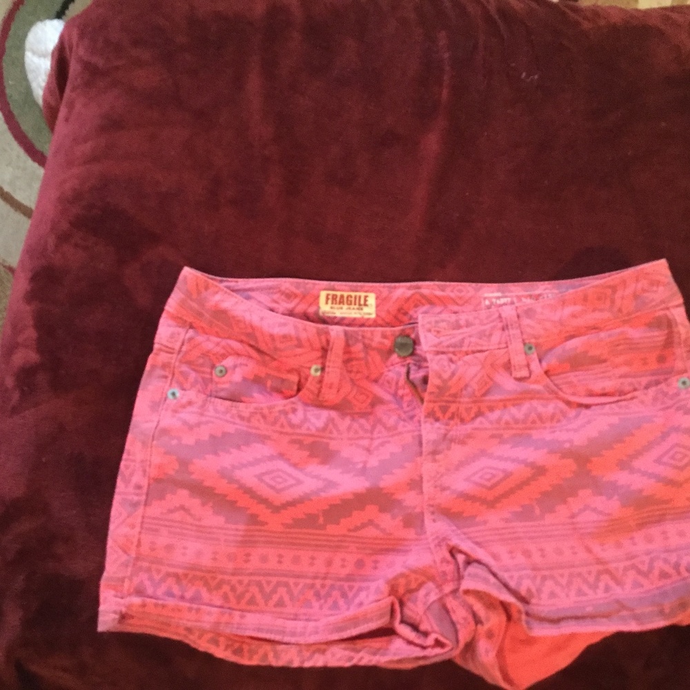Fragile woman’s shorts size 29